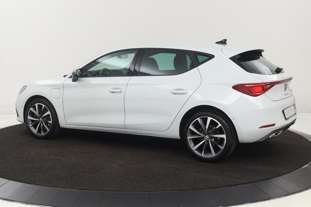 Seat LEON 1.4 TSI eHybrid FR | Carplay | Stoel & stuurverwarming | Camera | Adaptive cruise | Full LED | Navigatie | Keyless | Sportstoelen | PHEV