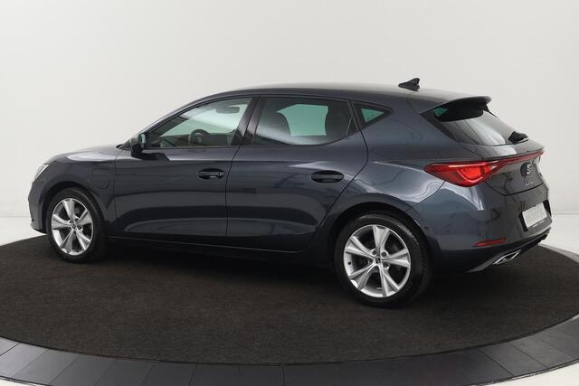 Seat LEON 1.4 TSI e-Hybrid FR | Carplay | Stoelverwarming | Camera | Sfeerverlichting | Full LED | Keyless | Park Assist | Navigatie | PHEV