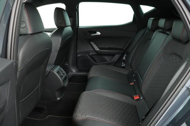 Seat LEON 1.4 TSI e-Hybrid FR | Carplay | Stoelverwarming | Camera | Sfeerverlichting | Full LED | Keyless | Park Assist | Navigatie | PHEV