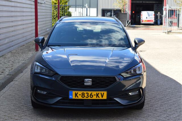 Seat LEON Sportstourer 1.5 eTSI FR O.a: LED, Carplay, PDC, DAB, Keyless, Clima, Etc. All-in prijs!