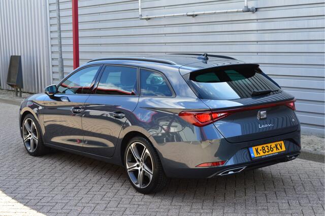 Seat LEON Sportstourer 1.5 eTSI FR O.a: LED, Carplay, PDC, DAB, Keyless, Clima, Etc. All-in prijs!