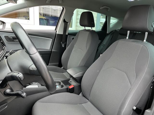 Seat LEON 1.0 EcoTSI Style Connect / AUTOMAAT/ 16" LMV/ KEYLESS/ CRUISE/ LANE ASSIST/ NAVI/ DAB/ BLUETOOTH/ FULL LINK/ CLIMA/ PARK. SENSOREN