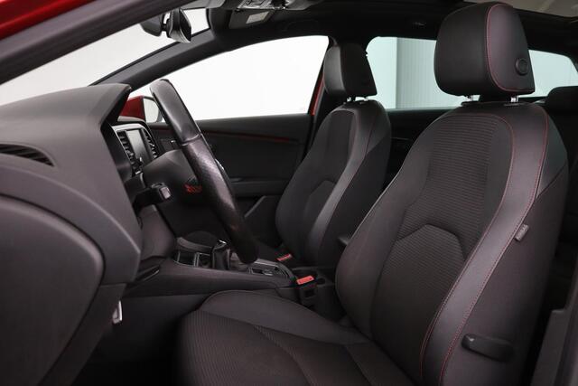 Seat LEON 1.6 TDI FR Ultimate Edition | Panoramadak | Stoelverwarming | Trekhaak | Carplay | Full LED | Camera | Virtual Cockpit | Navigatie | Keyless | Climate control