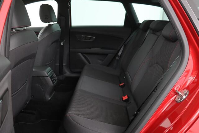 Seat LEON 1.6 TDI FR Ultimate Edition | Panoramadak | Stoelverwarming | Trekhaak | Carplay | Full LED | Camera | Virtual Cockpit | Navigatie | Keyless | Climate control
