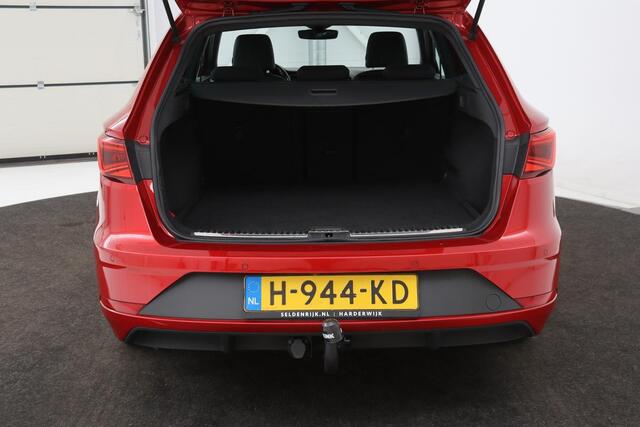 Seat LEON 1.6 TDI FR Ultimate Edition | Panoramadak | Stoelverwarming | Trekhaak | Carplay | Full LED | Camera | Virtual Cockpit | Navigatie | Keyless | Climate control