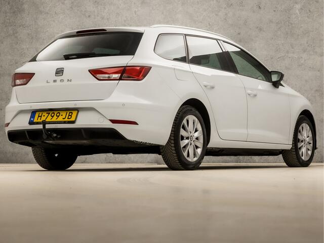 Seat LEON ST 1.0 TSI Sport (APPLE CARPLAY, NAVIGATIE, BEATS AUDIO, CAMERA, LEDER/ALCANTARA, SPORTSTOELEN, GETINT GLAS, KEYLESS, TREKHAAK, NIEUWSTAAT)