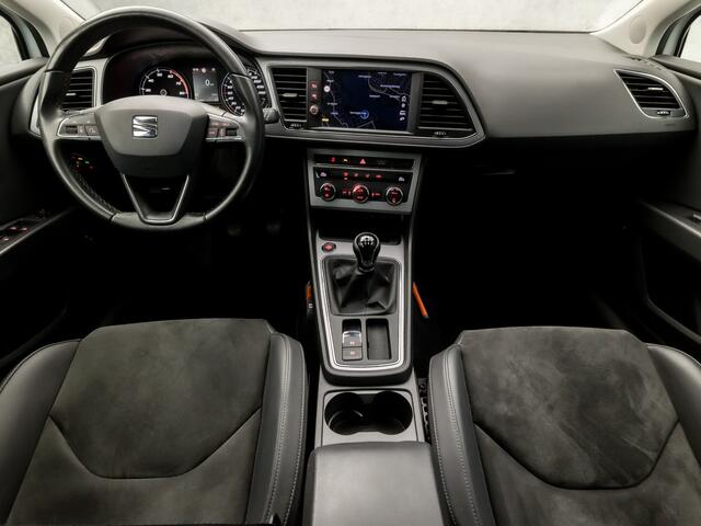Seat LEON ST 1.0 TSI Sport (APPLE CARPLAY, NAVIGATIE, BEATS AUDIO, CAMERA, LEDER/ALCANTARA, SPORTSTOELEN, GETINT GLAS, KEYLESS, TREKHAAK, NIEUWSTAAT)