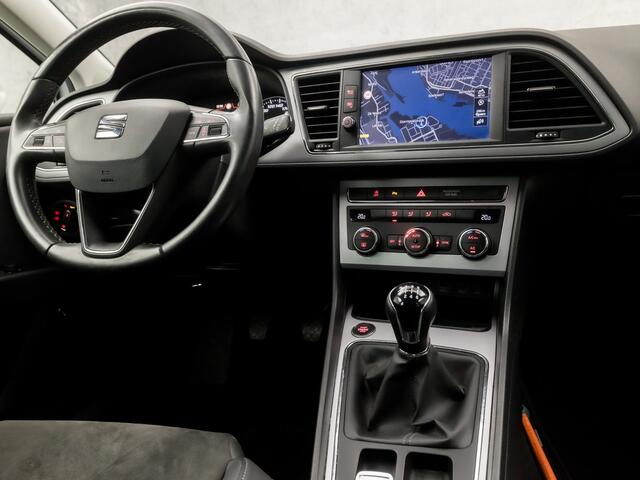 Seat LEON ST 1.0 TSI Sport (APPLE CARPLAY, NAVIGATIE, BEATS AUDIO, CAMERA, LEDER/ALCANTARA, SPORTSTOELEN, GETINT GLAS, KEYLESS, TREKHAAK, NIEUWSTAAT)