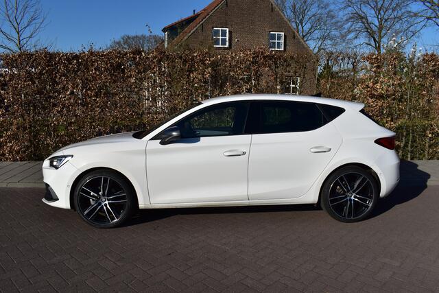 Seat LEON Hatchback 1.5 eTSI Hybrid '24 AUT. FR 150PK, SPORTIEF EN SPLINTERNIEUW!