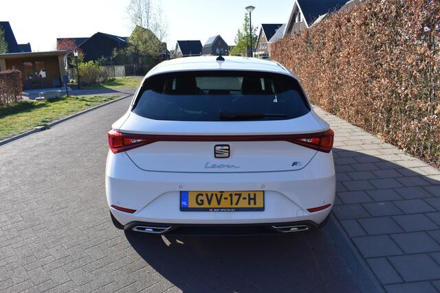 Seat LEON Hatchback 1.5 eTSI Hybrid '24 AUT. FR 150PK, SPORTIEF EN SPLINTERNIEUW!