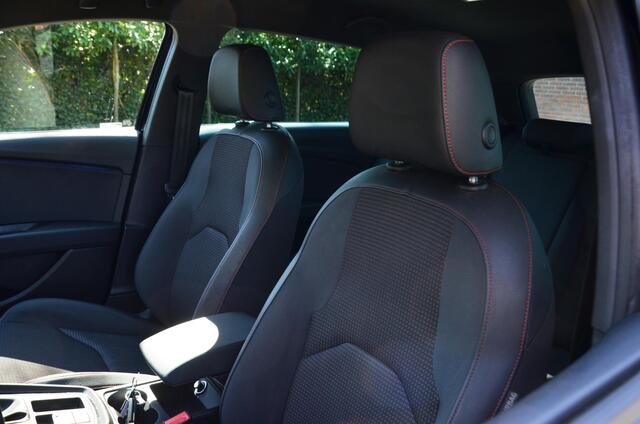Seat LEON ST 1.5 TSI FR Ultimate Edition Automaat/Led/Navi/Pdc/Ecc/Seat Sound/Privacy-Glass/Achteruitrijcamera/Half-Leer/18-Inch Lmv/Virtual Cockpit/Trekhaak