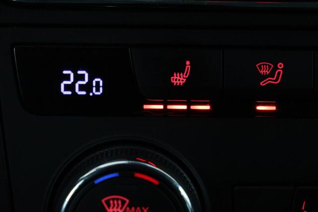 Seat LEON 1.0 TSI Style Ultimate Edition | Stoelverwarming | Full LED | Beats Pack | Carplay | Camera | Trekhaak | Navigatie | Keyless | Virtual Cockpit | Climate control