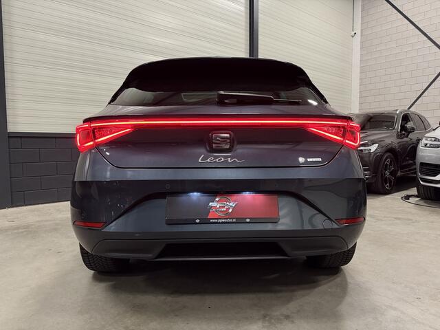 Seat LEON 1.4 TSI eHybrid PHEV 52DKM!/PANO/LED/ACC/CAMERA/VIRTUAL/SFEER/18"LMV/SPORTSTOELEN H.LEER/PRIVACY/WINTERPAKKET/PDC+ASSIST/PLUG-IN HYBRID 204PK!!