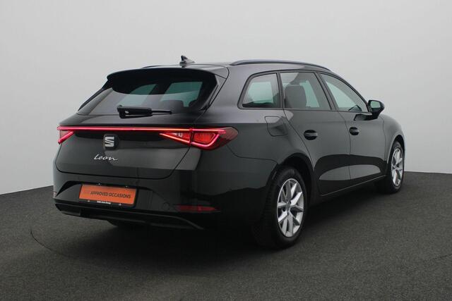 Seat LEON Sportstourer 1.0 TSI 110 pk DSG Style Business Intense | Stuur-/stoelverwarming | Achteruitrijcamera | Navigatie | Adaptive Cruise | Keyless Entry