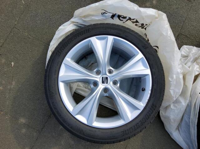 Seat LEON Sportstourer 1.4 TSI eHybrid 204pk DSG PHEV FR / Panoramadak / Achteruitrijcamera / Stuur & Stoelverwarming / Navigatie / App-Connect / 17" LMV