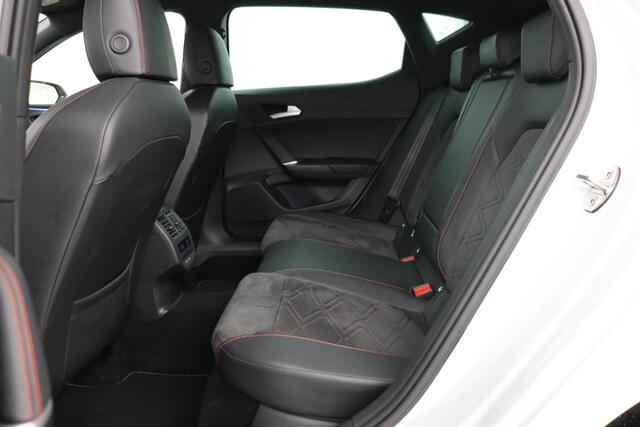 Seat LEON 1.4 TSI eHybrid PHEV FR | Stoelverwarming | Adaptive cruise | Camera | Carplay | Sfeerverlichting | Leder/Alcantara | Memory | Navigatie | Keyless | Full LED