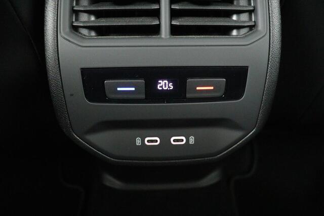 Seat LEON 1.4 TSI eHybrid PHEV FR | Stoelverwarming | Adaptive cruise | Camera | Carplay | Sfeerverlichting | Leder/Alcantara | Memory | Navigatie | Keyless | Full LED