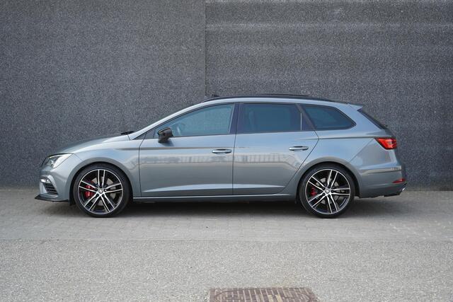 Seat LEON ST 2.0 TSI CUPRA 300 4-drive Pano/Schaal/Virtual/Camera/Keyless/LED/Carplay