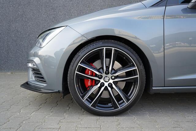 Seat LEON ST 2.0 TSI CUPRA 300 4-drive Pano/Schaal/Virtual/Camera/Keyless/LED/Carplay