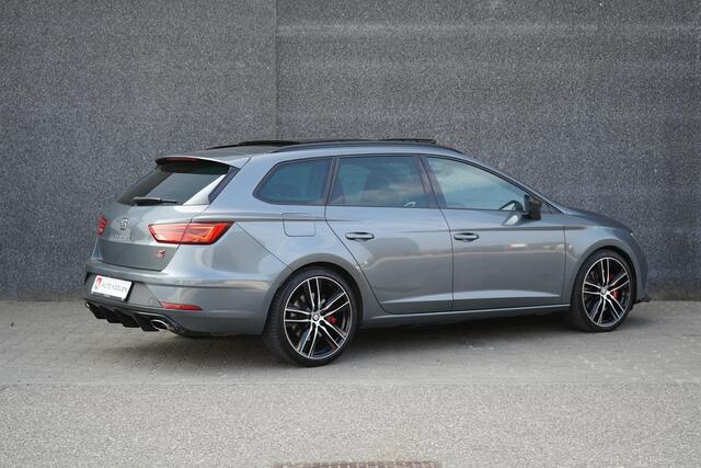 Seat LEON ST 2.0 TSI CUPRA 300 4-drive Pano/Schaal/Virtual/Camera/Keyless/LED/Carplay