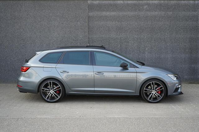 Seat LEON ST 2.0 TSI CUPRA 300 4-drive Pano/Schaal/Virtual/Camera/Keyless/LED/Carplay