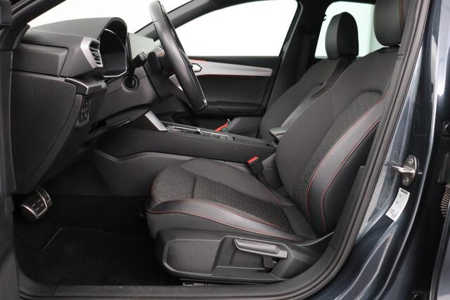 Seat LEON 1.5 eTSI FR Intense | Adaptive cruise | Carplay | Sportstoelen | Full LED | Navigatie | Climate control | Parkeerhulp | Dodehoek detectie