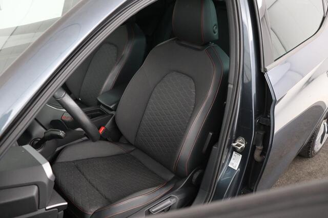 Seat LEON 1.5 eTSI FR Intense | Adaptive cruise | Carplay | Sportstoelen | Full LED | Navigatie | Climate control | Parkeerhulp | Dodehoek detectie