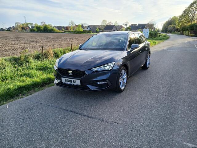Seat LEON Sportstourer 1.5 TSI FR Business Intense + LED +Camera + Winterpakket.