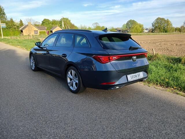 Seat LEON Sportstourer 1.5 TSI FR Business Intense + LED +Camera + Winterpakket.