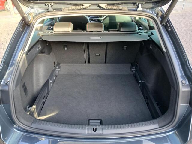Seat LEON Sportstourer 1.5 TSI FR Business Intense + LED +Camera + Winterpakket.
