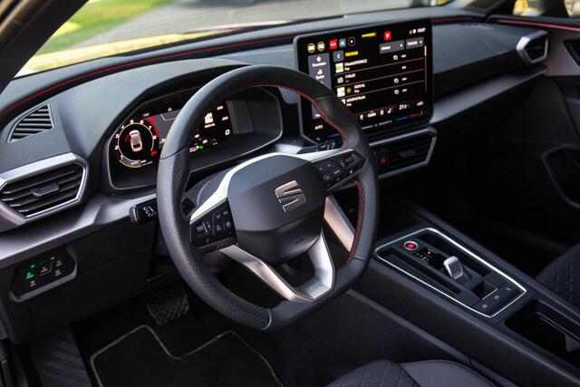 Seat LEON Sportstourer 1.5 eTSI FR Business Intense 150PK , Groot scherm, Camera, Adap. cruise,