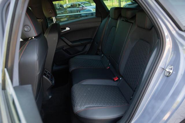 Seat LEON Sportstourer 1.5 eTSI FR Business Intense 150PK , Groot scherm, Camera, Adap. cruise,