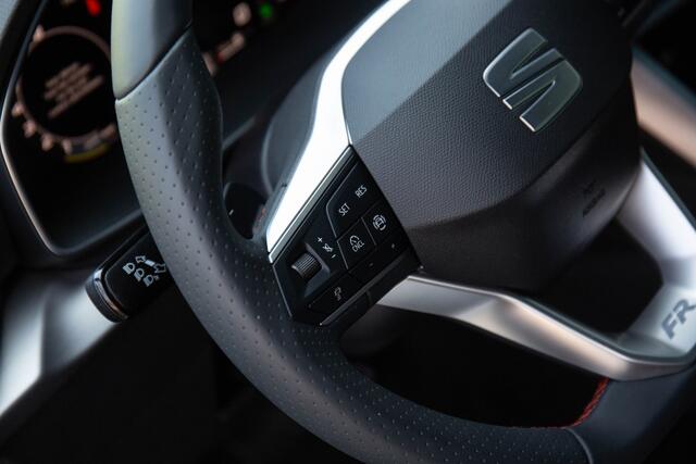 Seat LEON Sportstourer 1.5 eTSI FR Business Intense 150PK , Groot scherm, Camera, Adap. cruise,