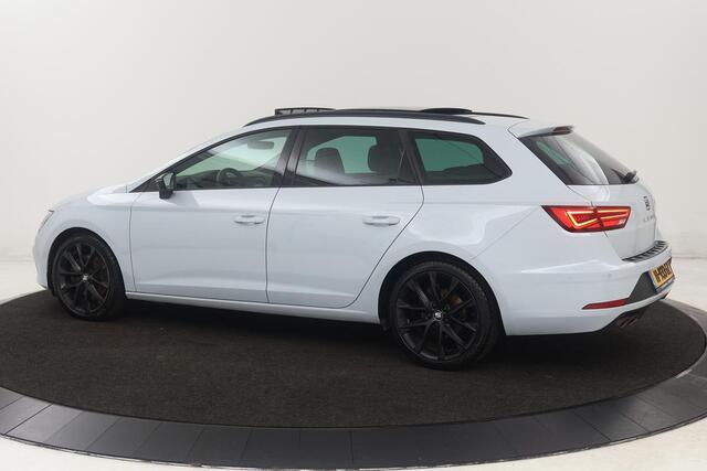 Seat LEON 1.5 TSI FR Ultimate Edition Black | Panoramadak | Stoelverwarming | BEATS Pack | Carplay | Adaptive cruise | Navigatie | Keyless | Full LED