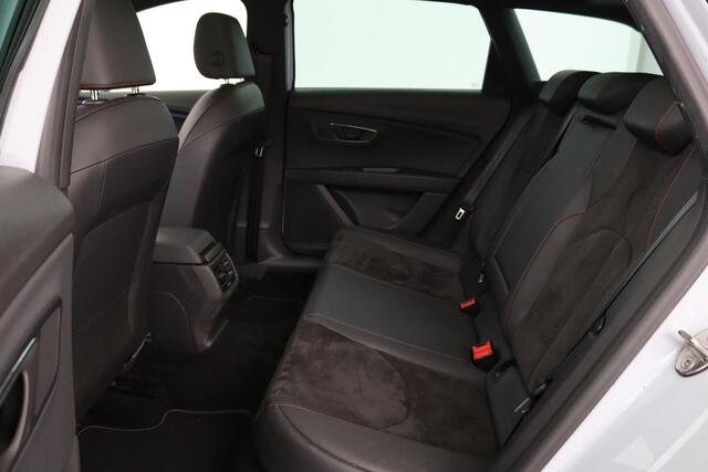 Seat LEON 1.5 TSI FR Ultimate Edition Black | Panoramadak | Stoelverwarming | BEATS Pack | Carplay | Adaptive cruise | Navigatie | Keyless | Full LED