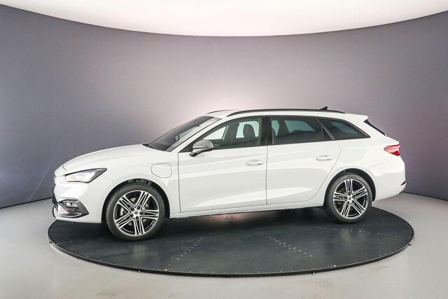 Seat LEON Sportstourer FR First Edition 1.5 TSI eHybrid 204pk DSG Automaat Adaptive cruise control, Navigatie, Achteruitrijcamera, App connect, LED verlichting, Airco, Parkeersensoren