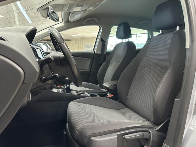 Seat LEON 1.0 EcoTSI Style Business Intense/ Facelift/ Keyless/ Apple + Android/ Virtual Dash./ 16'' LMV/ PDC V+A/ DAB+/ Apple + Android/ Lane-Assist./ Cruise/ Bluetooth/ Armsteun/ Multi. LEDER. Stuur/ Mistl./ Extra getint glas.