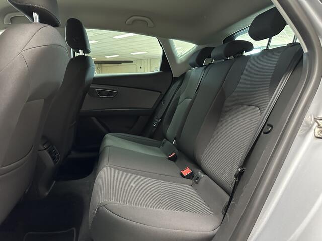 Seat LEON 1.0 EcoTSI Style Business Intense/ Facelift/ Keyless/ Apple + Android/ Virtual Dash./ 16'' LMV/ PDC V+A/ DAB+/ Apple + Android/ Lane-Assist./ Cruise/ Bluetooth/ Armsteun/ Multi. LEDER. Stuur/ Mistl./ Extra getint glas.