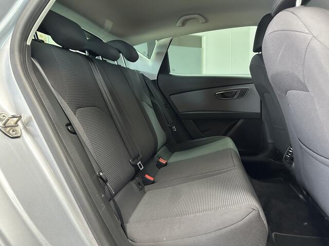 Seat LEON 1.0 EcoTSI Style Business Intense/ Facelift/ Keyless/ Apple + Android/ Virtual Dash./ 16'' LMV/ PDC V+A/ DAB+/ Apple + Android/ Lane-Assist./ Cruise/ Bluetooth/ Armsteun/ Multi. LEDER. Stuur/ Mistl./ Extra getint glas.