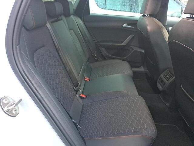 Seat LEON Sportstourer 1.5 TSI FR Launch Edition / LED / Camera / Navigatie / Parkeersensoren V+A / Lichtmetaal 18 inch / Elektrische achterklep /