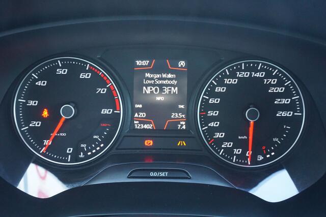 Seat LEON 1.0 EcoTSI Style Business Intense | Navigatie | Cruise Control | PDC V&A | LM | Origineel NL |