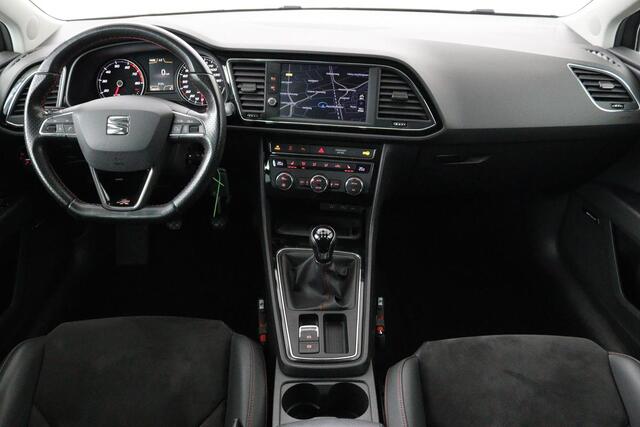 Seat LEON 1.4 TSI FR | Panoramadak | Stoelverwarming | Carplay | Sfeerverlichting | Navigatie | Leder/Alcantara | SEAT Sound | Climate control | Full LED | Parkeerhulp | Cruise control