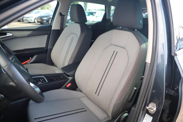 Seat LEON Sportstourer 1.0 TSI Style Business Intense Virtual Navigatie Achteruitrijcamera Clima Getint Glas 16 inch LMV