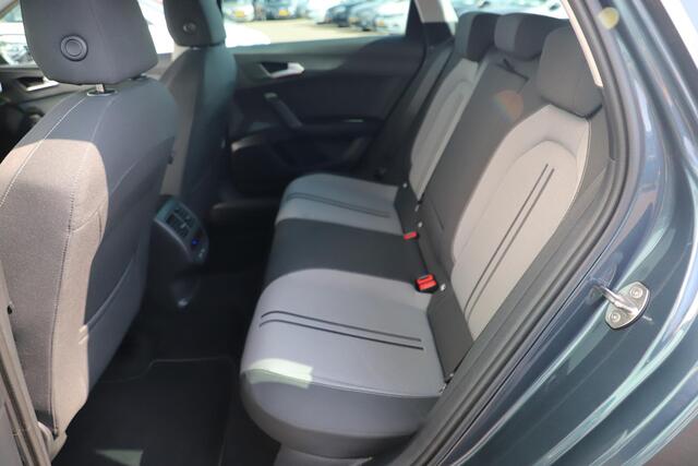 Seat LEON Sportstourer 1.0 TSI Style Business Intense Virtual Navigatie Achteruitrijcamera Clima Getint Glas 16 inch LMV