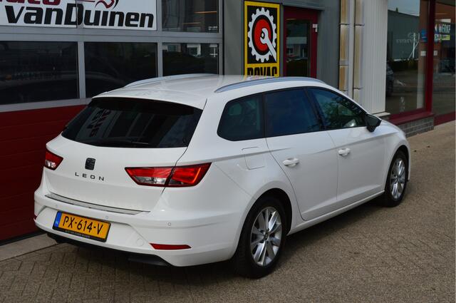 Seat LEON ST 1.0 EcoTSI Style Business Intense O.a: Cruise, Clima, Navi, Carplay, DAB, Rijklaar, Etc. All-in prijs!