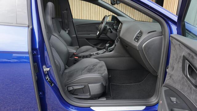 Seat LEON ST Cupra 2.0 TSI 290PK Performance Pano.Dak Beats Virtual Cockpit Brembo *Black Edition* Schaalstoelen *Mystic Blue Metallic* 78952km!