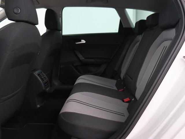 Seat LEON 1.5 TSI Style Launch Edition | Trekhaak | Camera | Adaptive cruise | Carplay | Parkeerhulp | Navigatie | Full LED