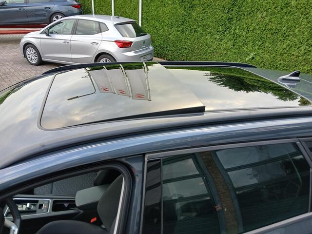 Seat LEON Sportstourer 1.5 eTSI FR Business Intense DSG-7 + Panoramadak + 18 inch + Trekhaak etc.