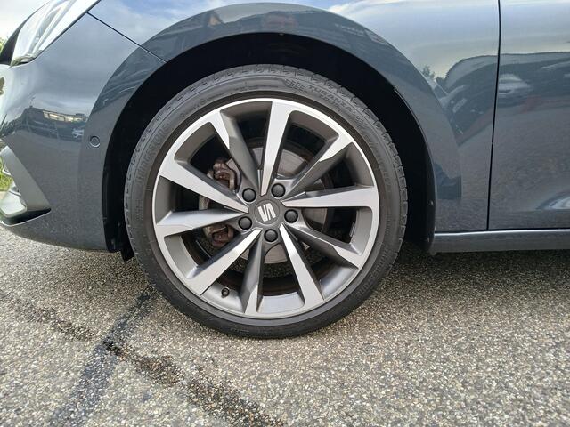 Seat LEON Sportstourer 1.5 eTSI FR Business Intense DSG-7 + Panoramadak + 18 inch + Trekhaak etc.