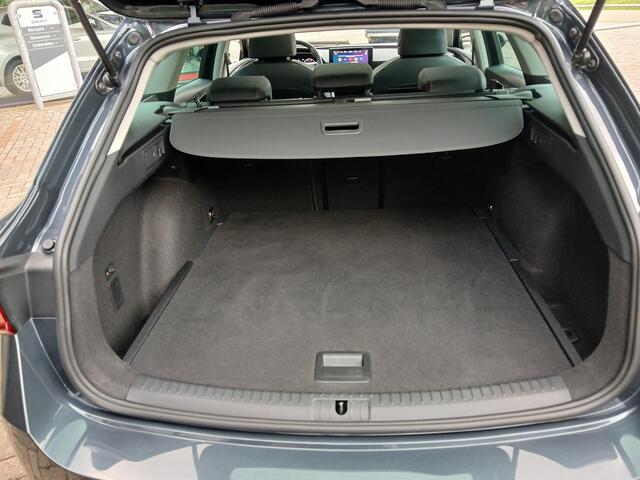 Seat LEON Sportstourer 1.5 eTSI FR Business Intense DSG-7 + Panoramadak + 18 inch + Trekhaak etc.